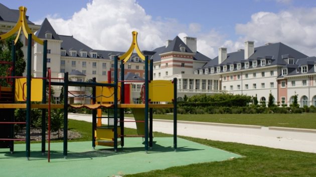 Charles de Gaulle to Vienna House Dream Castle